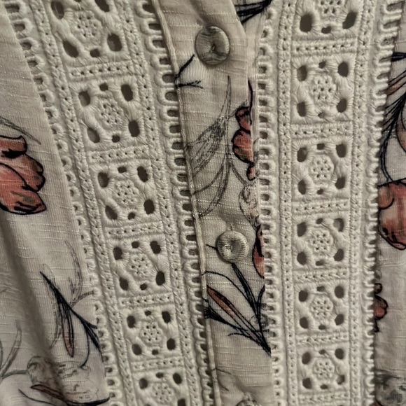 NWOT small sleeveless button top - Picture 4 of 7